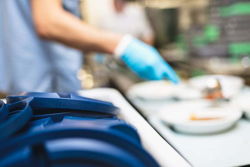 Warmhalteboxen werden befüllt